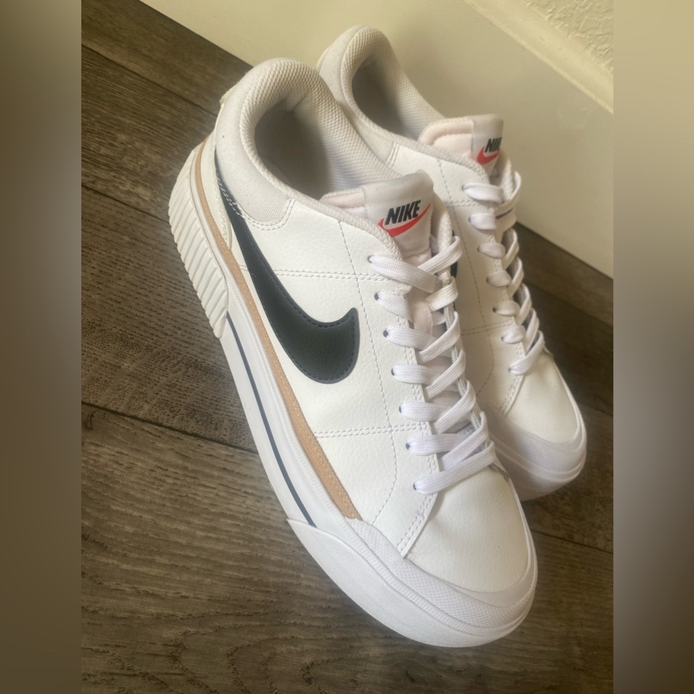 Nike women’s Court Legacy Lift Sneaker- White